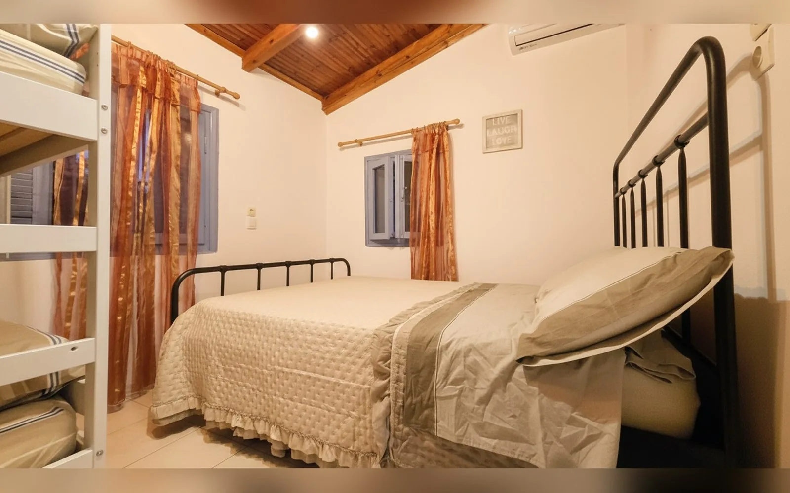 Navarino Greek House, 