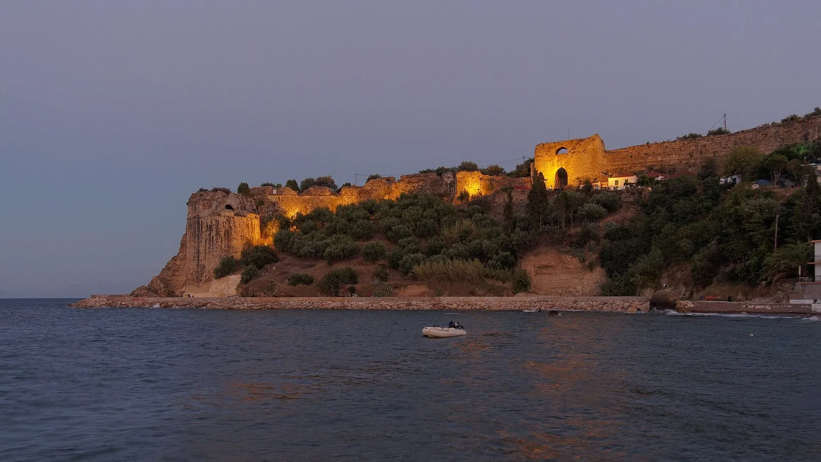 La fortezza di Koroni affacciata sul golfo di Messenia